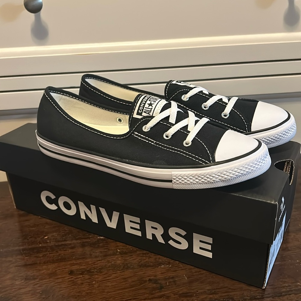 Brand New Womens Chuck Taylor Ballet Lace Low Shoes. Size 8. Color Black.